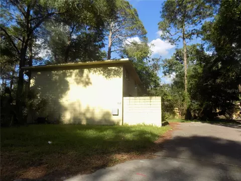 Exterior - 713 SW 69 St, Gainesville, FL 32607 photo 3 of 7