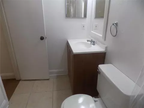 Bath - 713 SW 69 St, Gainesville, FL 32607 photo 6 of 7
