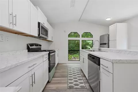 Kitchen - 1212 NE 1st Ave, Williston, FL 32696 photo 3 of 4