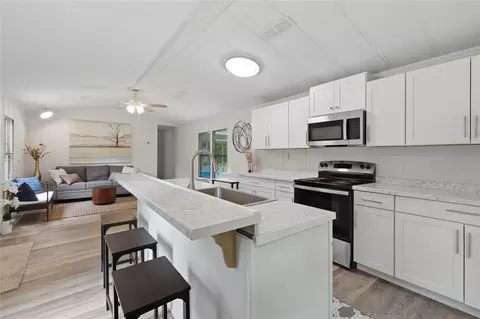 Kitchen - 1212 NE 1st Ave, Williston, FL 32696 photo 2 of 4