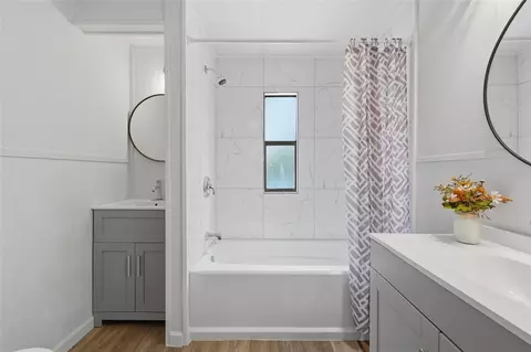 Bath - 1212 NE 1st Ave, Williston, FL 32696 photo 2 of 2