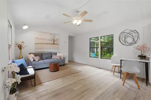 Living - 1212 NE 1st Ave, Williston, FL 32696 photo 2 of 3