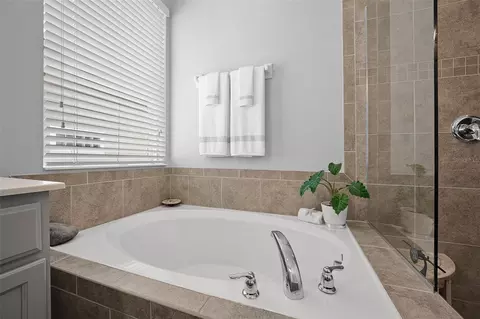Bath - 3203 Dark Sky Dr, Saint Cloud, FL 34773 photo 4 of 5