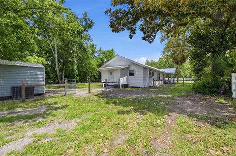 Exterior - 5570 Navarre Ave, Hampton, FL 32044 photo 5 of 6