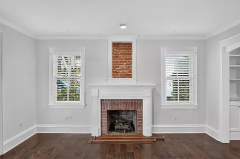 Living - 433 SE 7th St, Gainesville, FL 32601 photo 2 of 4