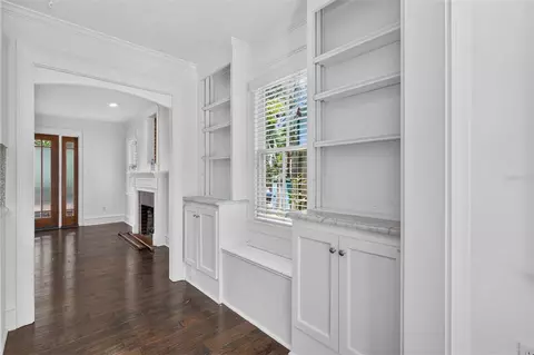 Entry Way - 433 SE 7th St, Gainesville, FL 32601 photo 1 of 1