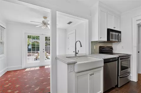 Kitchen - 433 SE 7th St, Gainesville, FL 32601 photo 3 of 3
