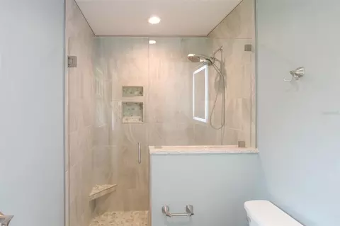 Bath - 7616 SW 10th Ave, Gainesville, FL 32607 photo 6 of 10