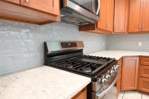 Kitchen - 7616 SW 10th Ave, Gainesville, FL 32607 photo 5 of 7