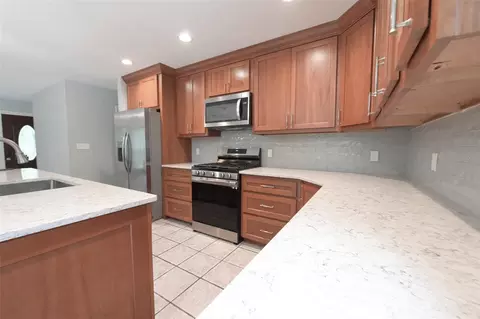 Kitchen - 7616 SW 10th Ave, Gainesville, FL 32607 photo 6 of 7