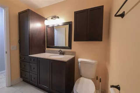 Bath - 7616 SW 10th Ave, Gainesville, FL 32607 photo 2 of 10