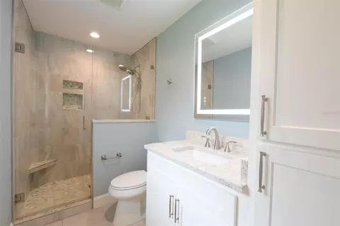 Bath - 7616 SW 10th Ave, Gainesville, FL 32607 photo 4 of 10