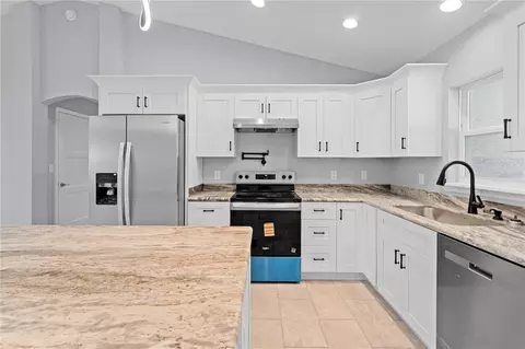 Kitchen - 11751 NE 108th St, Archer, FL 32618 photo 2 of 3