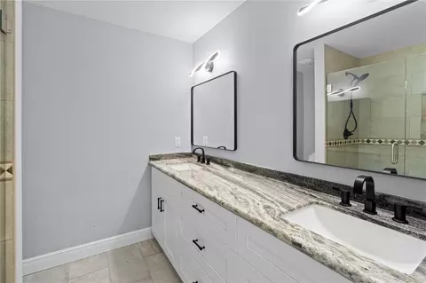 Bath - 11751 NE 108th St, Archer, FL 32618 photo 2 of 4