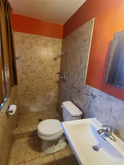 Bath - 217 NW 36th St, Gainesville, FL 32607 photo 3 of 4