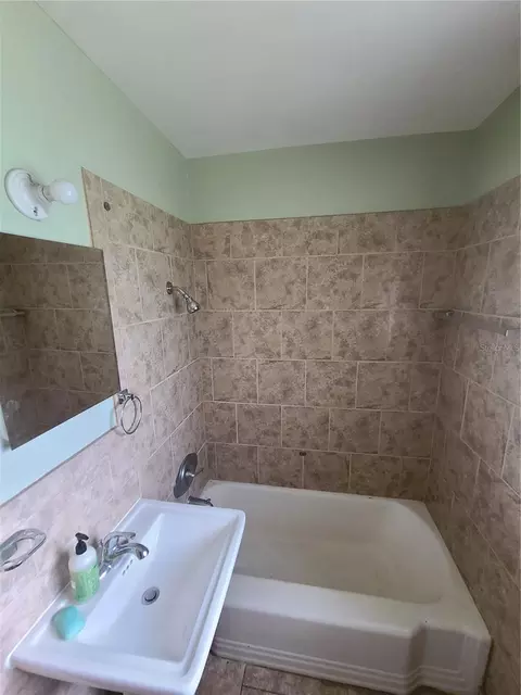 Bath - 217 NW 36th St, Gainesville, FL 32607 photo 1 of 4