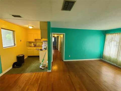 Living - 217 NW 36th St, Gainesville, FL 32607 photo 1 of 2