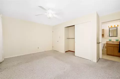 Bedroom - 3919 SW 4th Pl, Gainesville, FL 32607 photo 4 of 7