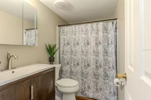 Bath - 4460 SW 20th Ln, Gainesville, FL 32607 photo 2 of 4
