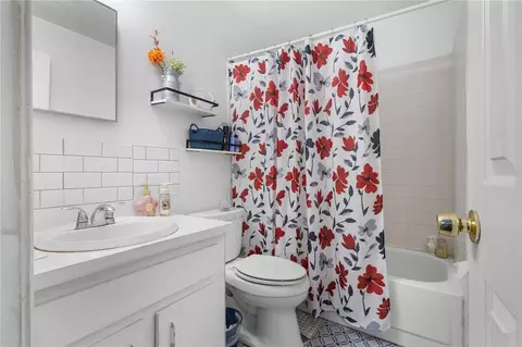 Bath - 2038 SW 70th Ter, Gainesville, FL 32607 photo 1 of 2