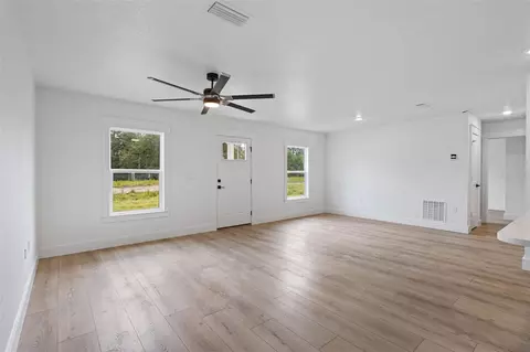 Living - 722 Alder Ln, Jasper, FL 32052 photo 3 of 4