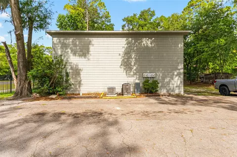 Exterior - 724 SW 68th Ter, Gainesville, FL 32607 photo 5 of 9