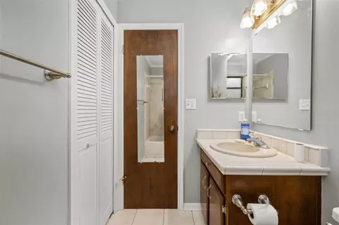 Bath - 7713 SW 9th Pl, Gainesville, FL 32607 photo 4 of 4
