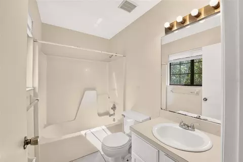 Bath - 924 SW 57th Dr, Gainesville, FL 32607 photo 3 of 4
