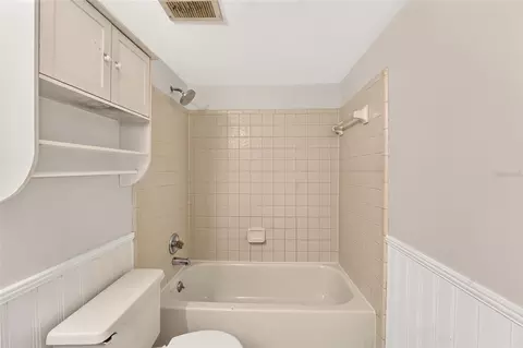 Bath - 924 SW 57th Dr, Gainesville, FL 32607 photo 2 of 4
