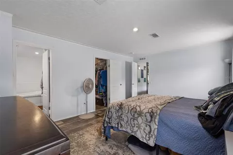 Bedroom - 9490 NE 77th Pl, Bronson, FL 32621 photo 3 of 8