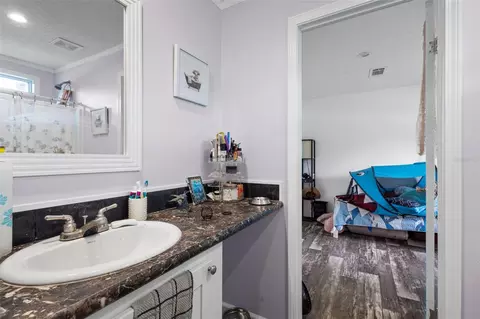 Bath - 9490 NE 77th Pl, Bronson, FL 32621 photo 3 of 5