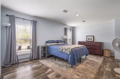 Bedroom - 9490 NE 77th Pl, Bronson, FL 32621 photo 1 of 8