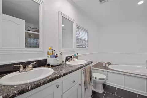 Bath - 9490 NE 77th Pl, Bronson, FL 32621 photo 1 of 5