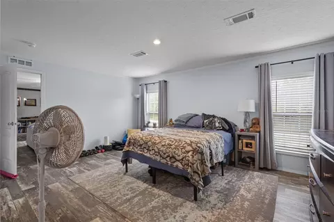 Bedroom - 9490 NE 77th Pl, Bronson, FL 32621 photo 2 of 8