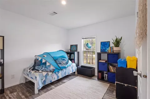 Bedroom - 9490 NE 77th Pl, Bronson, FL 32621 photo 7 of 8