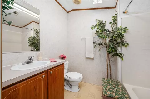 Bath - 25697 21st Rd, O Brien, FL 32071 photo 1 of 2