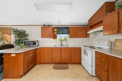 Kitchen - 25697 21st Rd, O Brien, FL 32071 photo 2 of 3