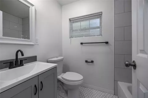 Bath - 640 NW 36th Ter, Gainesville, FL 32607 photo 1 of 3