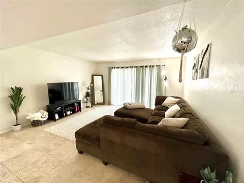 Living - 407 NW 39th Rd #407C, Gainesville, FL 32607 photo 1 of 3