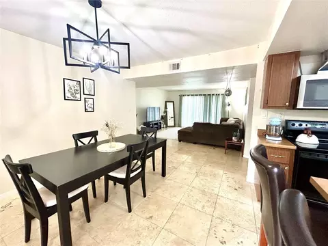 Dining - 407 NW 39th Rd #407C, Gainesville, FL 32607 photo 4 of 4