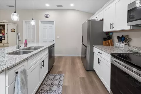 Kitchen - 111 Breezeway Ave, Satsuma, FL 32189 photo 2 of 4