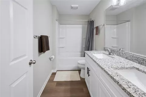Bath - 111 Breezeway Ave, Satsuma, FL 32189 photo 2 of 4