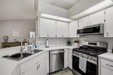 Kitchen - 6739 NW 34th Ter, Gainesville, FL 32653 photo 3 of 4