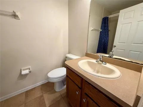 Bath - 8074 Juniper Rd, Ocala, FL 34480 photo 2 of 4