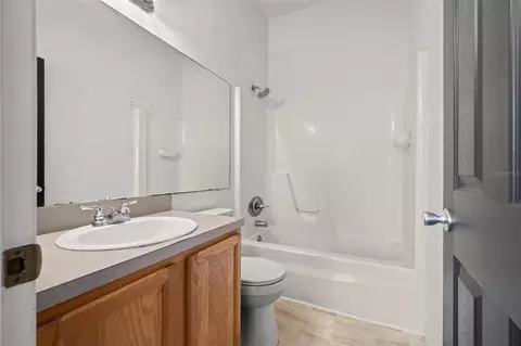 Bath - 3970 SW 20th Ave #904, Gainesville, FL 32607 photo 3 of 3