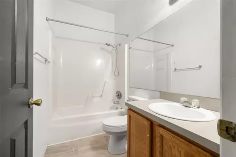 Bath - 3970 SW 20th Ave #904, Gainesville, FL 32607 photo 2 of 3