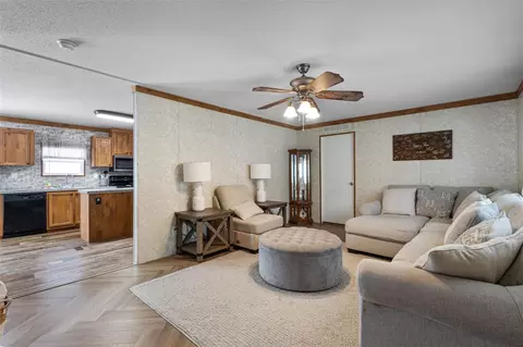 Living - 7650 NE 105th Ave, Bronson, FL 32621 photo 1 of 2