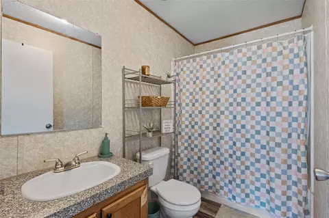 Bath - 7650 NE 105th Ave, Bronson, FL 32621 photo 2 of 2