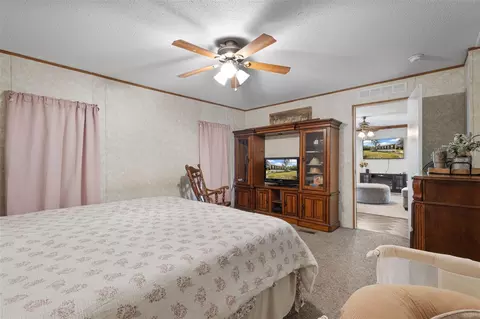 Bedroom - 7650 NE 105th Ave, Bronson, FL 32621 photo 3 of 9