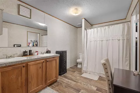 Bath - 7650 NE 105th Ave, Bronson, FL 32621 photo 1 of 2